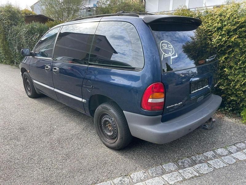 Gebraucht Chrysler Voyager 150 PS (110 kW) 2000 Blau Van / Kleinbus