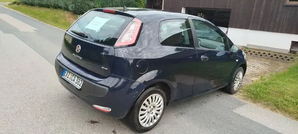 Usata Fiat Punto 68 CV (50 kW) 2010 Blu Utilitaria