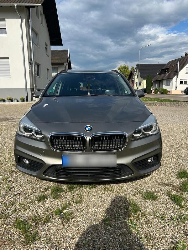 Silber Gebraucht 2016 BMW 218 Kombi | 14.000 € (Etwas zu teuer) - Bild 1/4