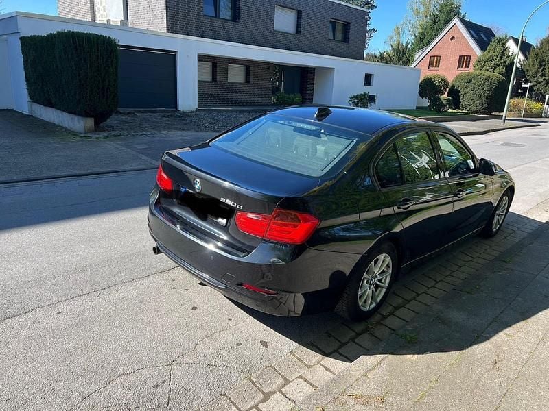 Second-hand BMW 320 184 CP (135 kW) 2012 Negru Berlinǎ