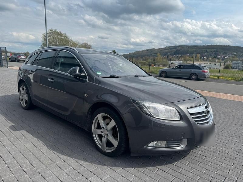 Usado Opel Insignia 160 HP (117 kW) 2012 Cinzento Carrinha