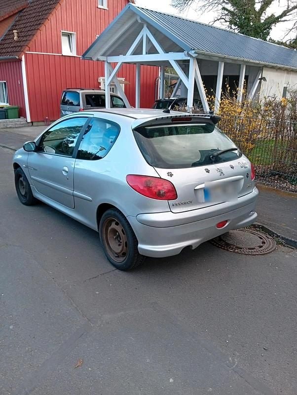 Gebraucht Peugeot 206 115 PS (84 kW) 2004 Silber Kleinwagen
