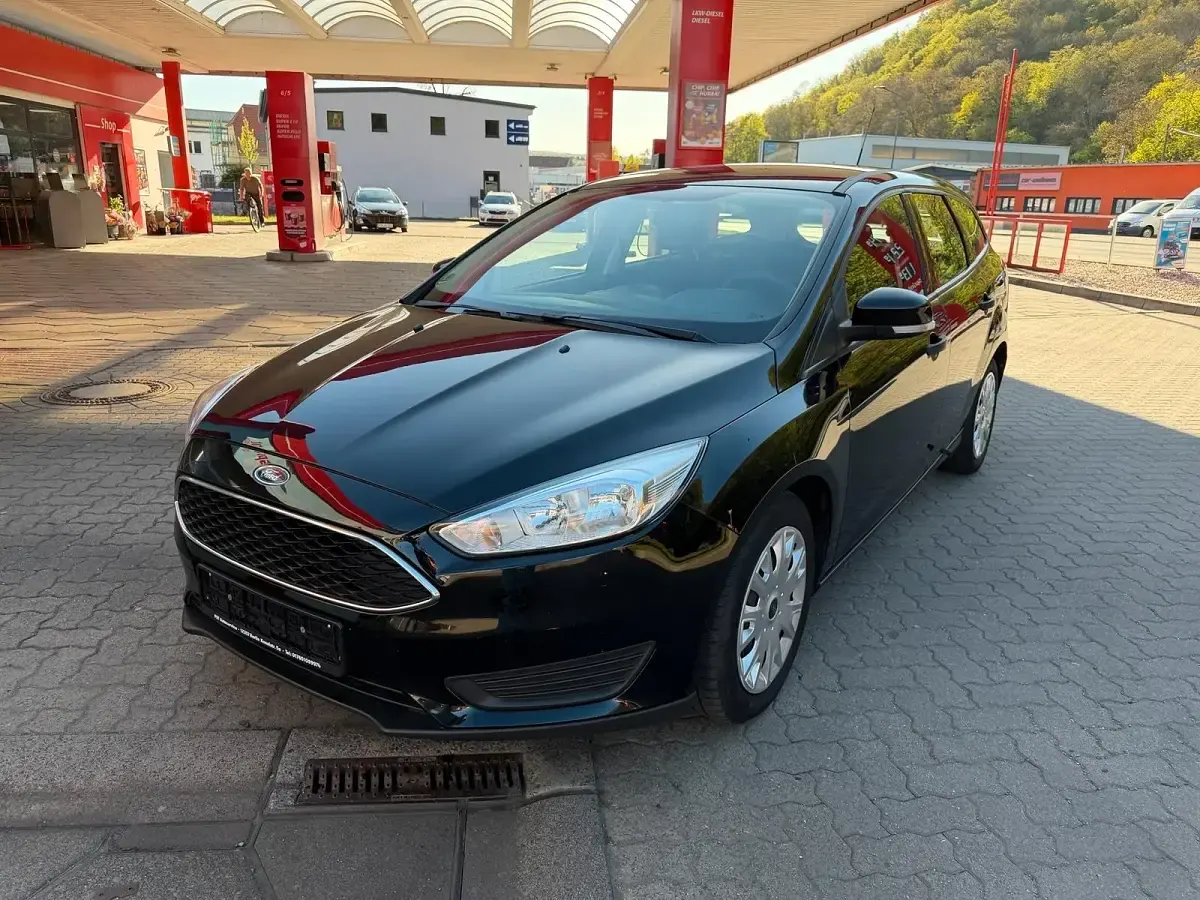 Second-hand Ford Focus 101 CP (74 kW) 2015 Negru Break