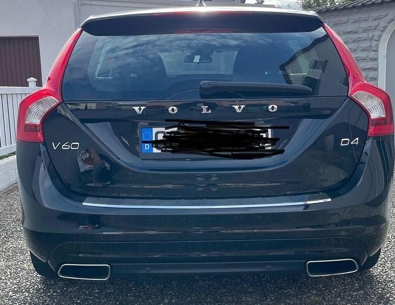 Gebraucht Volvo V60 Kinetic 181 PS (133 kW) 2014 Schwarz Kombi