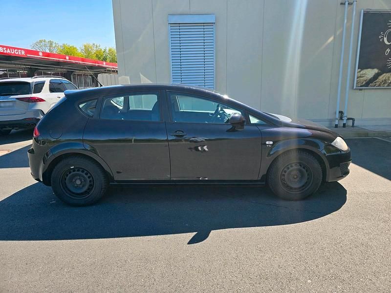 Usata Seat Leon 101 CV (74 kW) 2011 Nero Utilitaria