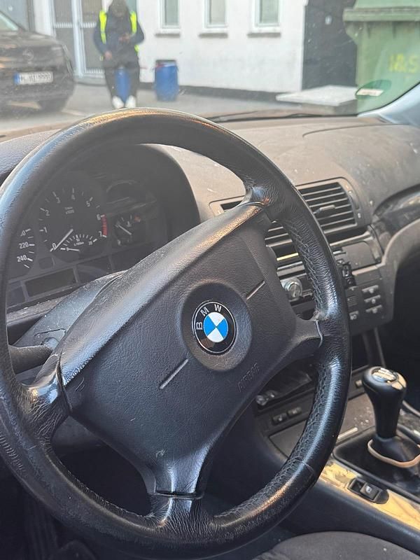 Gebraucht BMW 316 141 PS (103 kW) 2000 Schwarz Limousine