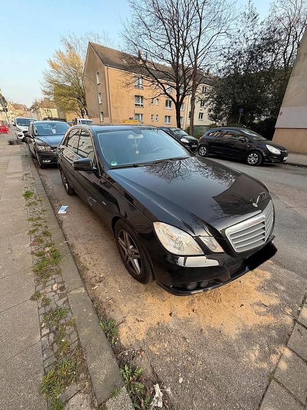 Gebraucht Mercedes E200 184 PS (135 kW) 2010 Schwarz Limousine