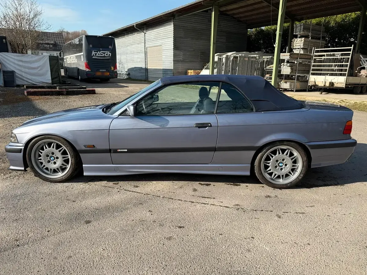 Gebraucht BMW 320 M Sport 149 PS (109 kW) 1995 Blau Cabrio