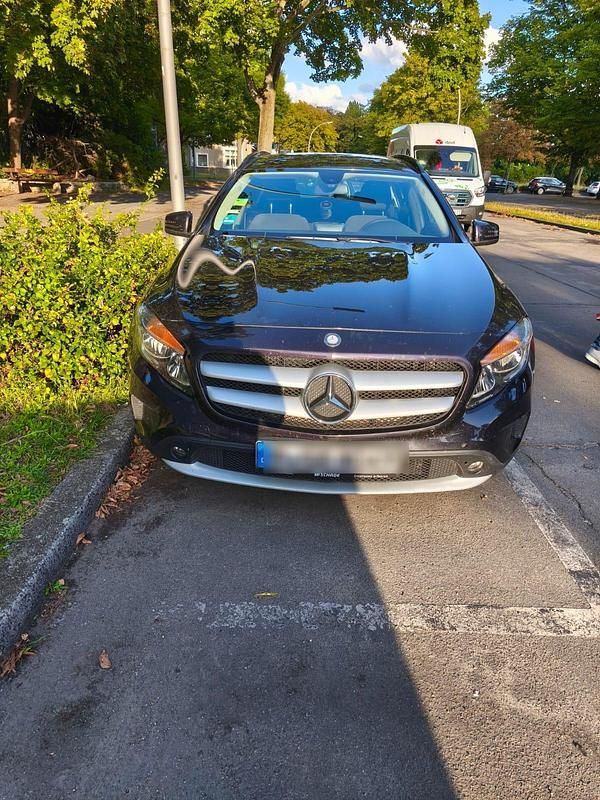 Schwarz Gebraucht 2014 Mercedes GLA200 SUV | 10.500 € (Guter Preis) - Bild 1/4
