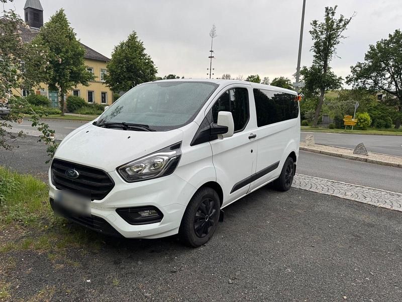 Weiß Gebraucht 2018 Ford Transit Custom Van / Kleinbus | 14.800 € (Etwas zu teuer) - Bild 1/4