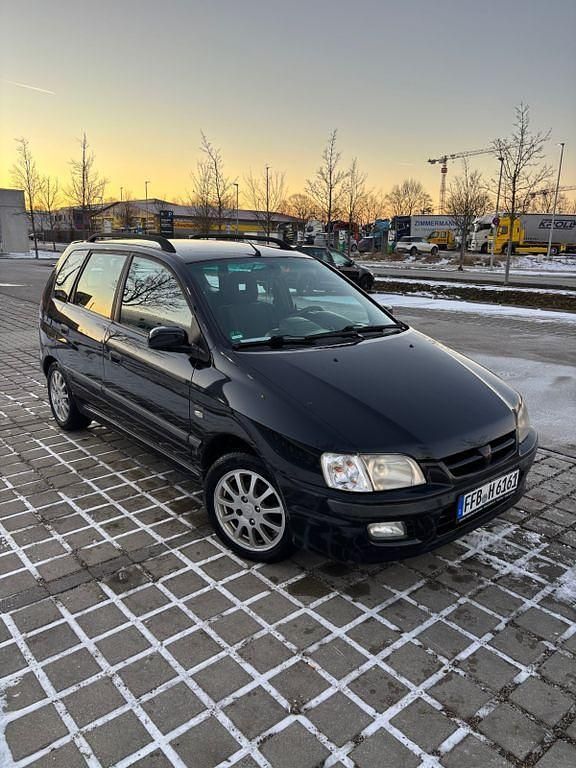 Schwarz Gebraucht 2002 Mitsubishi Space Star Van / Kleinbus | 1.800 € (Fairer Preis) - Bild 1/4