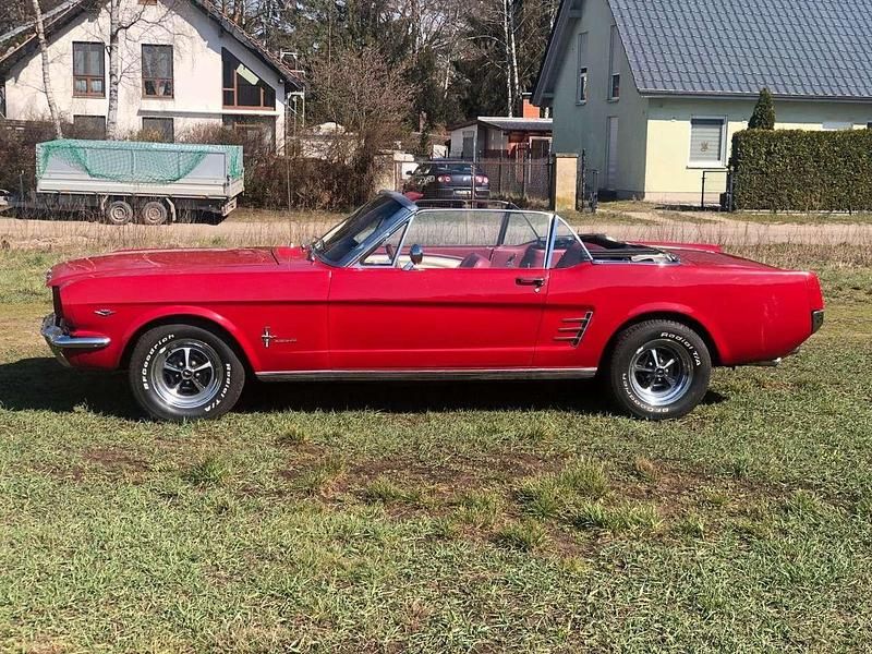 Second-hand Ford V8 224 CP (164 kW) 1966 Roșu Cabrio