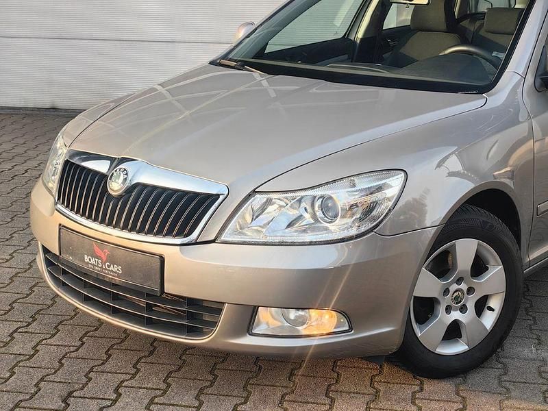 Gebraucht Skoda Octavia Ambiente 160 PS (117 kW) 2011 Braun Kombi