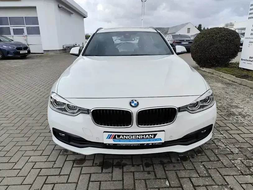 Używany BMW 320 Advantage 184 KM (135 kW) 2018 Biały Kombi