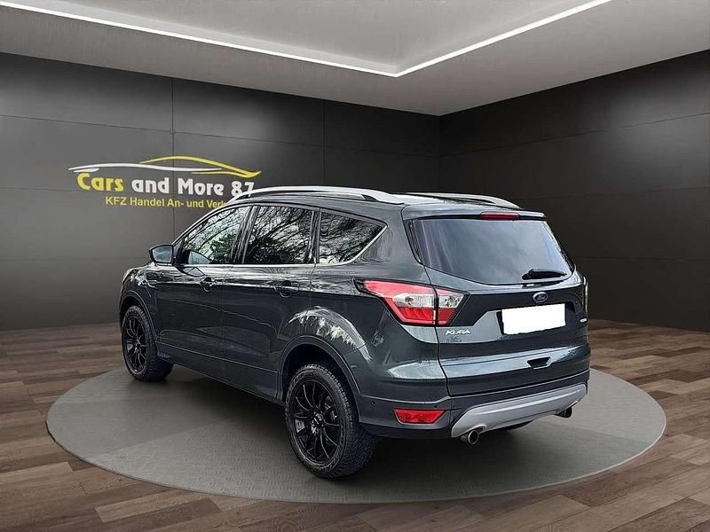 Gebraucht Ford Kuga 150 PS (110 kW) 2017 Grün SUV