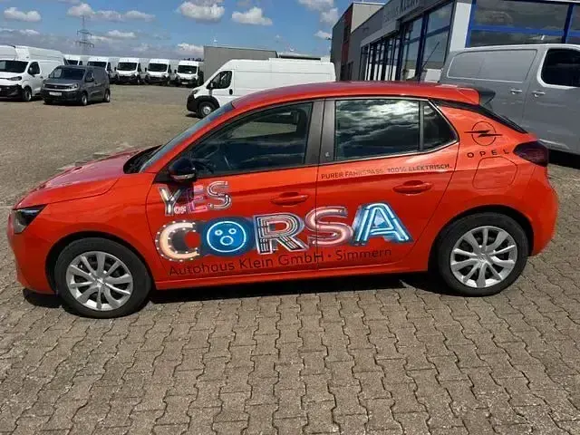 Gebraucht Opel Corsa-e Edition 100 kW (136 PS) 2022 Orange fizz Kleinwagen