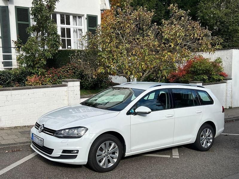 Weiß Gebraucht 2015 VW Golf VII Edition Kombi | 7.900 € (Guter Preis) - Bild 1/4