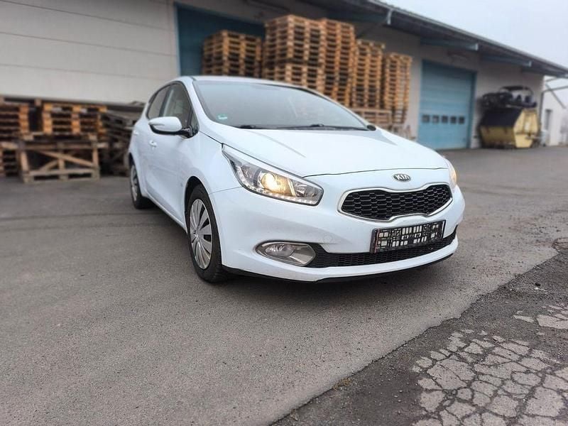 Gebraucht Kia Ceed Platinum Edition 128 PS (94 kW) 2013 Weiß Kleinwagen