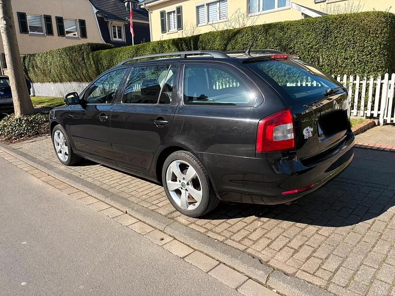 Gebraucht Skoda Octavia 100 PS (73 kW) 2011 Schwarz Kombi