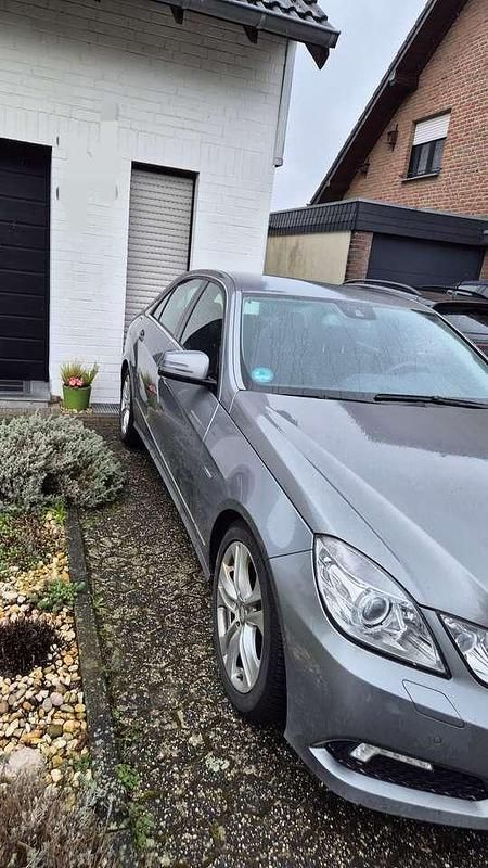 Gebraucht Mercedes E250 204 PS (150 kW) 2009 Grau Limousine