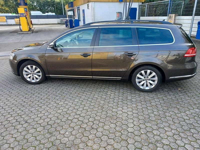 Usata VW Passat 122 CV (89 kW) 2013 Marrone Station wagon
