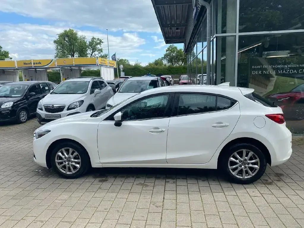 Gebraucht Mazda 3 Center-Line 105 PS (77 kW) 2018 Arctic white Limousine