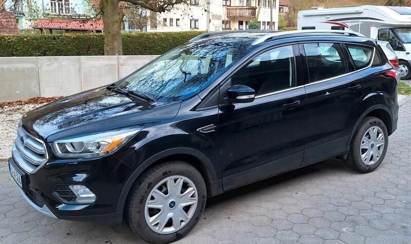 Schwarz Gebraucht 2017 Ford Kuga SUV | 11.450 € (Superpreis) - Bild 1/4