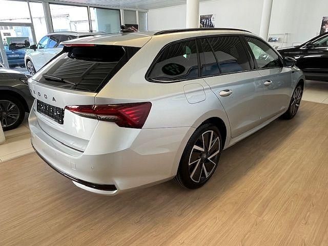 Neu Skoda Octavia SportLine 150 PS (110 kW) 2025 Silber Limousine