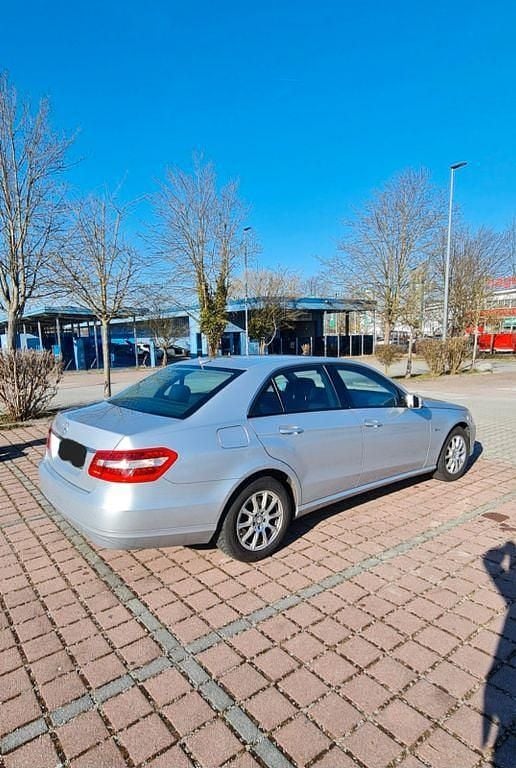 Gebraucht Mercedes E220 Avantgarde 170 PS (125 kW) 2009 Grau Limousine