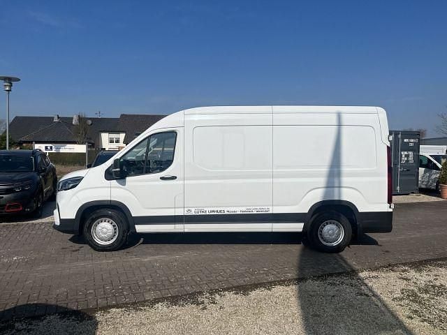 Second-hand Maxus V90 147 CP (108 kW) 2024 Alb Van