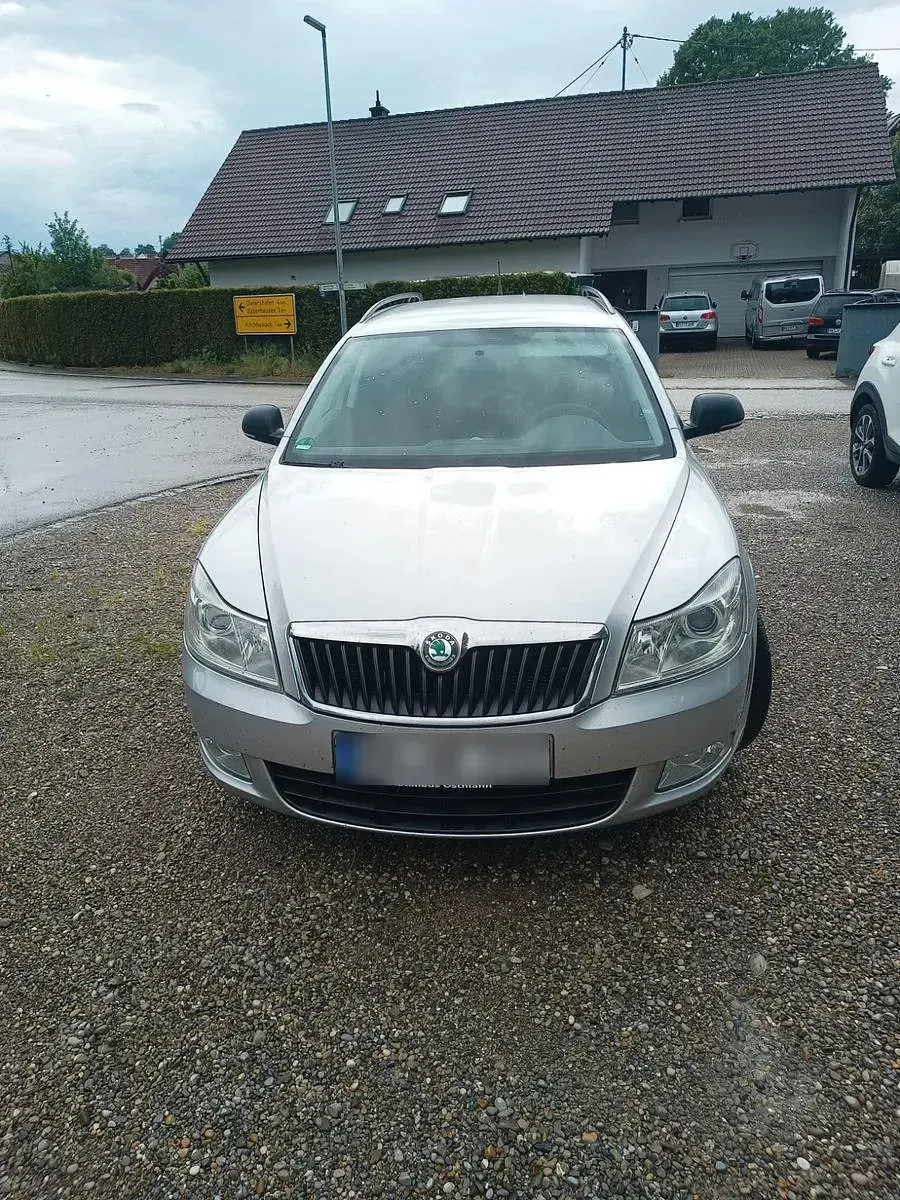 Gebraucht Skoda Octavia Ambition 105 PS (77 kW) 2012 Silber Kombi