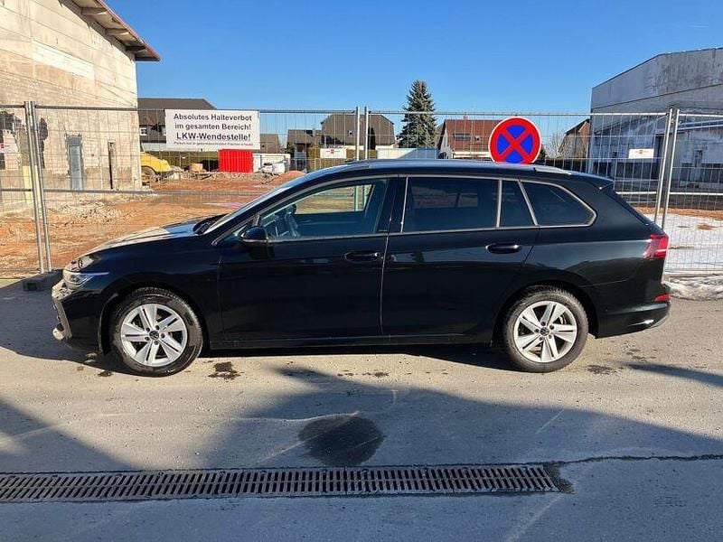 Gebraucht VW Golf VIII 150 PS (110 kW) 2024 Grenadillschwarz metallic Kombi