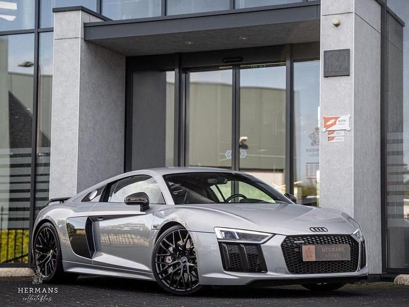 Grau Gebraucht 2015 Audi R8 Coupé Sport Coupé | 124.950 € - Bild 1/4