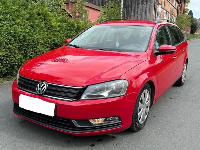 Rot Gebraucht 2012 VW Passat Kombi | 4.199 € (Superpreis) - Bild 1/4