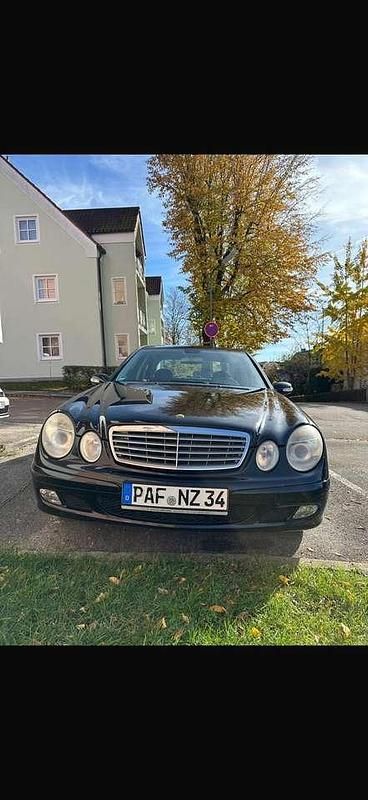 Second-hand Mercedes E220 150 CP (110 kW) 2004 Negru Berlinǎ