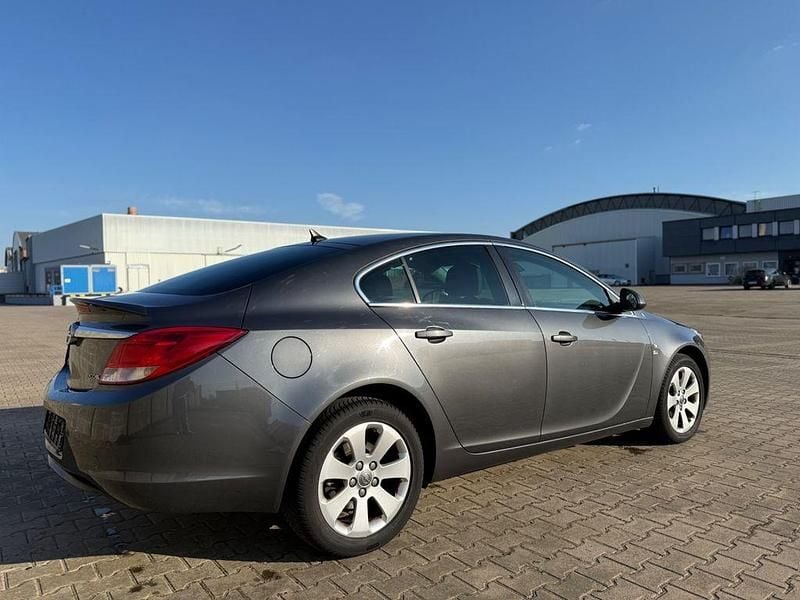 Gebraucht Opel Insignia 140 PS (102 kW) 2012 Grau Limousine