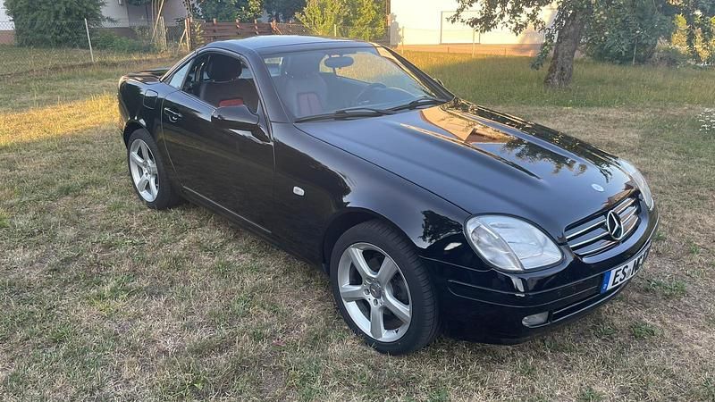 Schwarz Gebraucht 1999 Mercedes SLK230 Cabrio | 4.500 € (Fairer Preis) - Bild 1/4