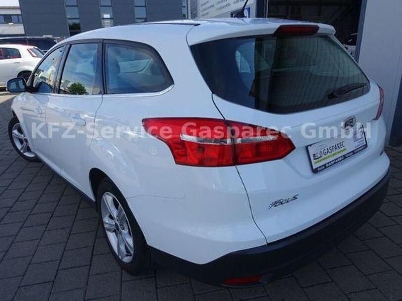 Gebraucht Ford Focus Titanium 125 PS (91 kW) 2016 Weiß Kombi