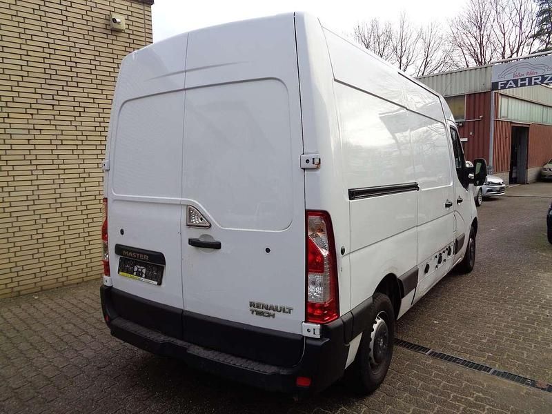 Second-hand Renault Master 131 CP (96 kW) 2018 Alb Monovolum