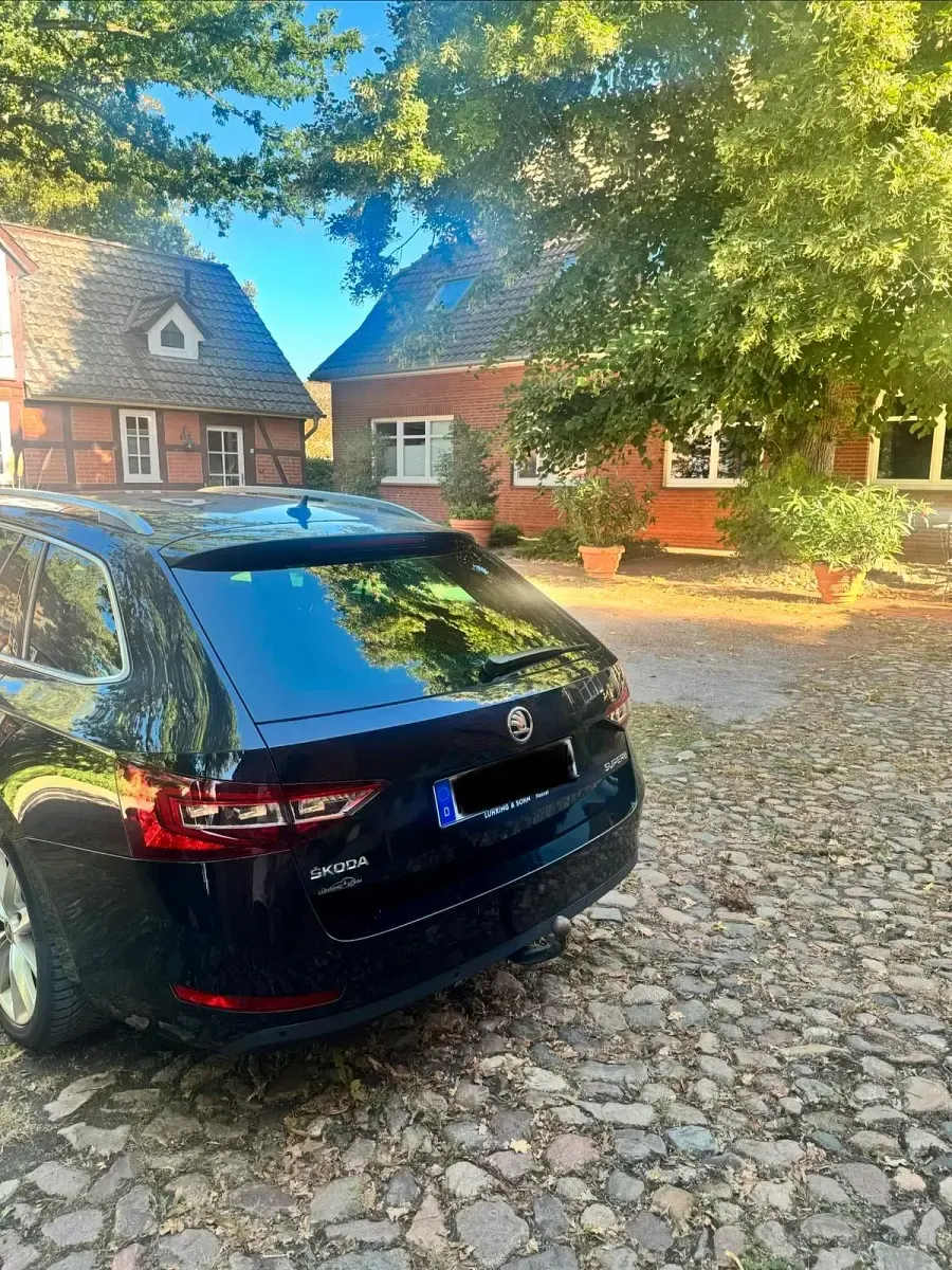 Gebraucht Skoda Superb 149 PS (109 kW) 2017 Schwarz Kombi