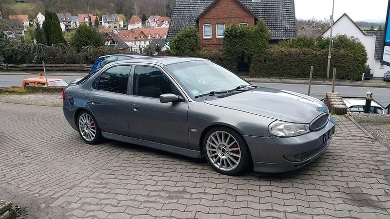 Grau Gebraucht 1997 Ford Mondeo ST200 Limousine | 2.780 € - Bild 1/4