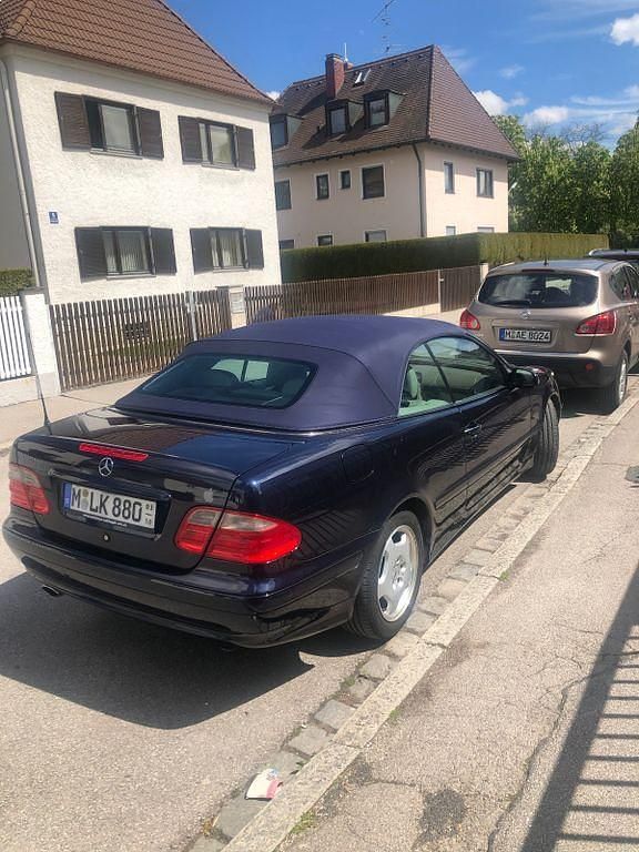 Blau Gebraucht 2001 Mercedes CLK200 Avantgarde Coupé | 950 € (Superpreis) - Bild 1/4