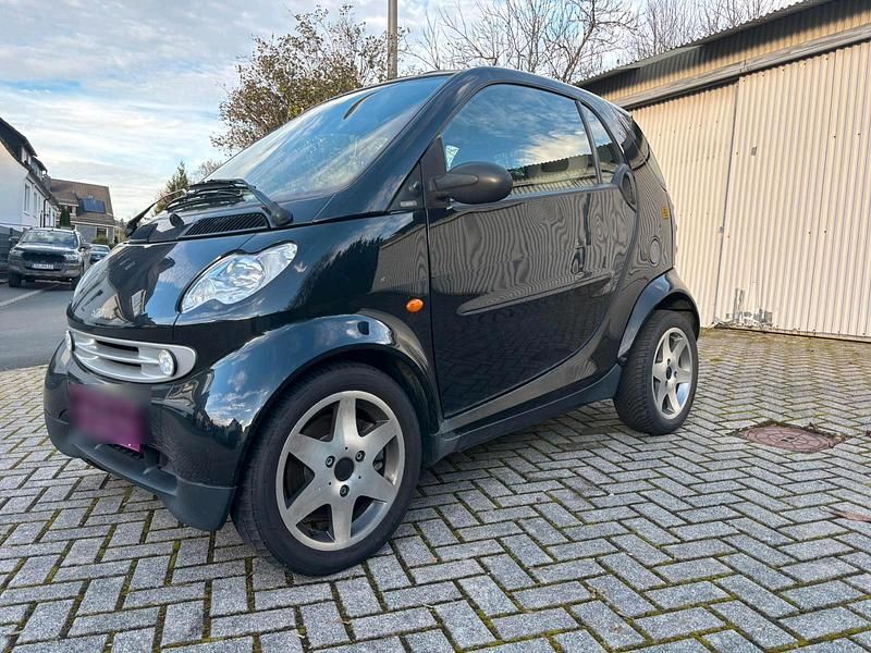 Schwarz Gebraucht 2002 Smart ForTwo Coupé Kleinwagen | 1.499 € (Fairer Preis) - Bild 1/4