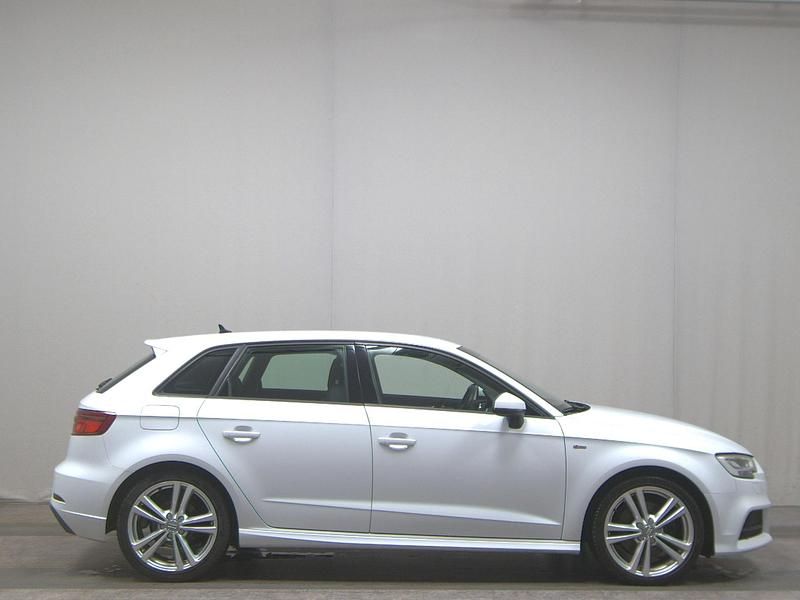 Weiss Gebraucht 2019 Audi A3 S-Line Limousine | 16.780 € (Guter Preis) - Bild 1/4