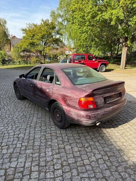 Gebraucht Audi A4 102 PS (75 kW) 1995 Rot Limousine