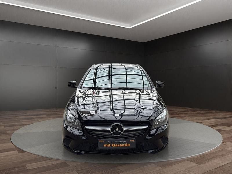 Schwarz Gebraucht 2013 Mercedes CLA180 Limousine | 11.199 € (Fairer Preis) - Bild 1/4