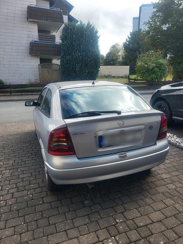 Silber Gebraucht 2002 Opel Astra Njoy Limousine | 950 € (Fairer Preis) - Bild 1/4