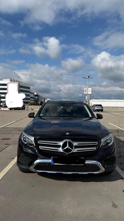 Schwarz Gebraucht 2016 Mercedes GLC250 AMG line SUV | 26.900 € (Fairer Preis) - Bild 1/4