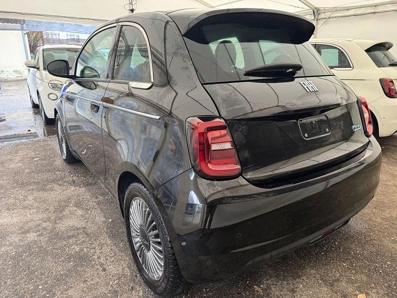 Gebraucht Fiat 500e 86 kW (118 PS) 2023 Schwarz Kleinwagen