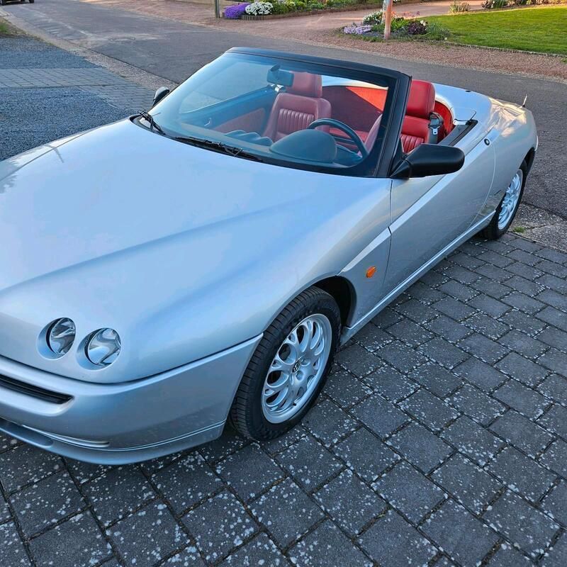 Silber Gebraucht 1999 Alfa Romeo Spider Cabrio | 6.900 € (Fairer Preis) - Bild 1/4